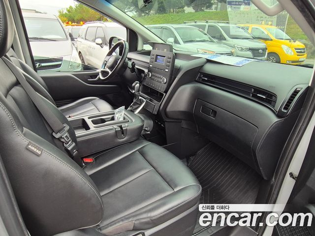 Hyundai Staria 2022 — photo 11