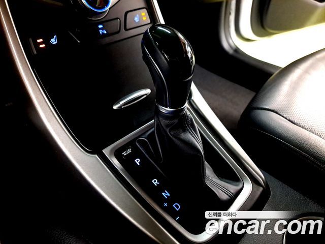 Hyundai AVANTE 2015 — photo 9