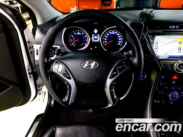 Hyundai AVANTE 2015 — photo 11