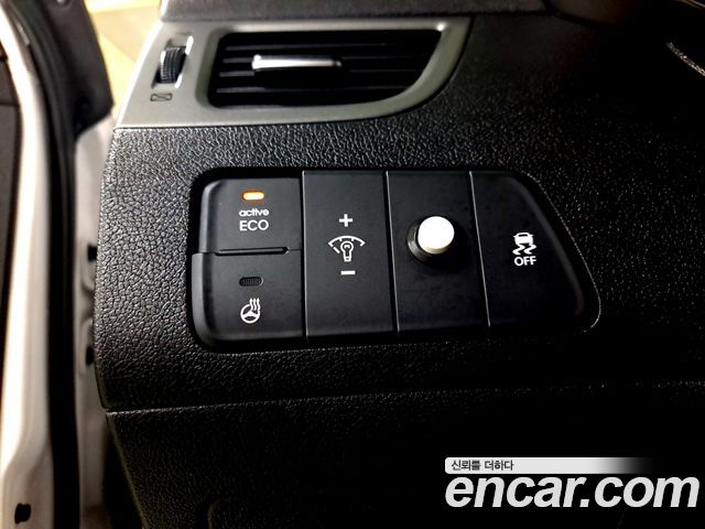 Hyundai AVANTE 2015 — photo 18