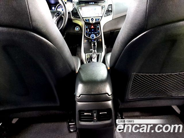 Hyundai AVANTE 2015 — photo 19