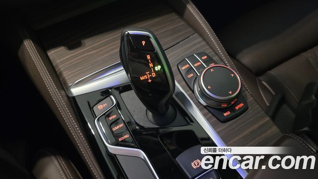 BMW 5-Series 2019 — photo 9