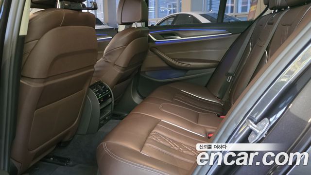 BMW 5-Series 2019 — photo 12