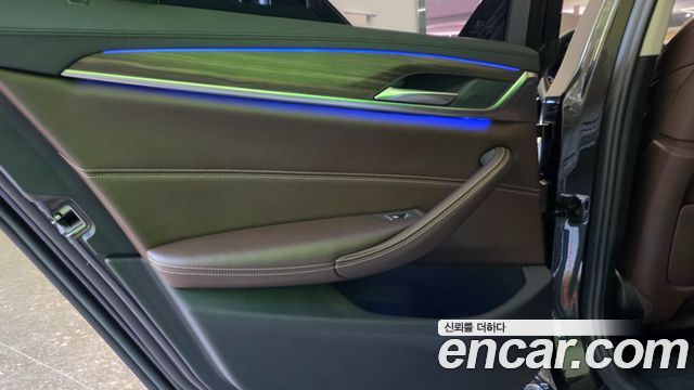 BMW 5-Series 2019 — photo 13