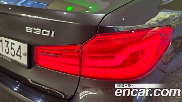 BMW 5-Series 2019 — photo 15