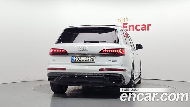 Audi Q7 2022 — photo 4