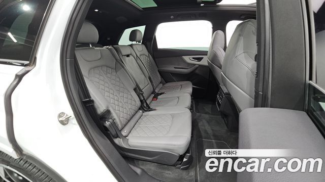 Audi Q7 2022 — photo 17