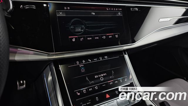 Audi Q7 2022 — photo 24