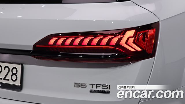 Audi Q7 2022 — photo 9