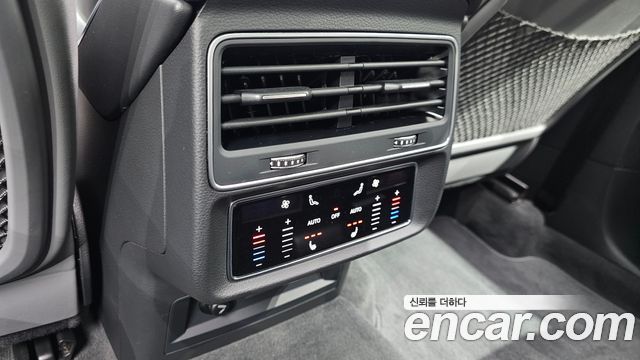 Audi Q7 2022 — photo 33