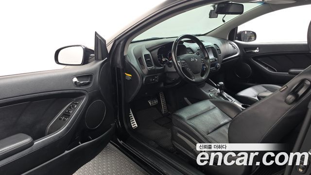 Kia K3 2015 — photo 10