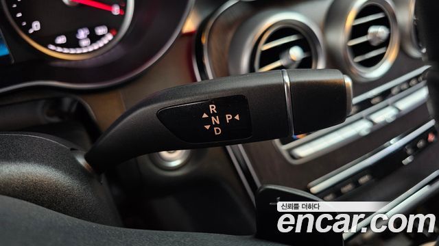 Mercedes-Benz C-Class 2019 — photo 9