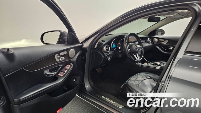 Mercedes-Benz C-Class 2019 — photo 10
