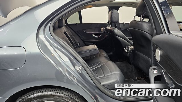 Mercedes-Benz C-Class 2019 — photo 12