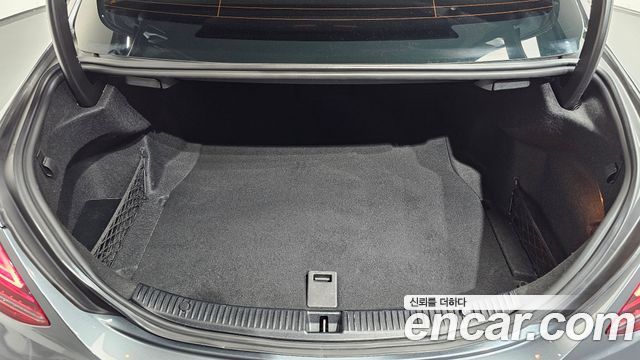 Mercedes-Benz C-Class 2019 — photo 20
