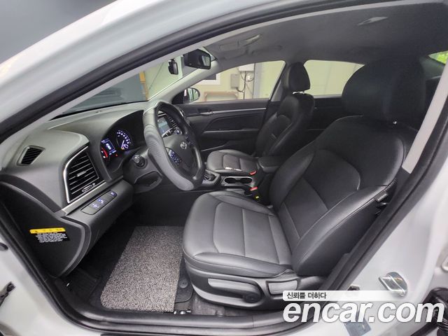 Hyundai AVANTE 2018 — photo 8