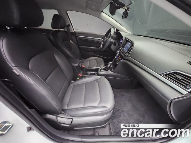 Hyundai AVANTE 2018 — photo 10