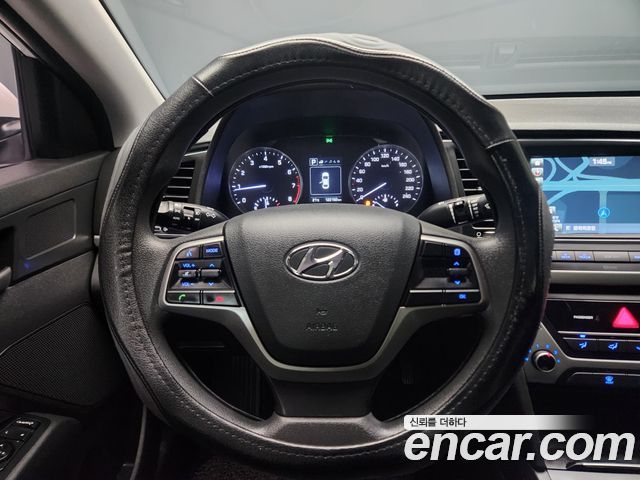 Hyundai AVANTE 2018 — photo 12