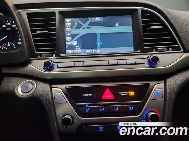 Hyundai AVANTE 2018 — photo 13