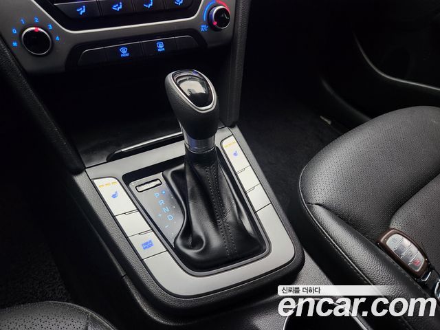 Hyundai AVANTE 2018 — photo 14