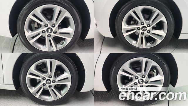 Hyundai AVANTE 2018 — photo 20
