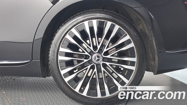 Mercedes-Benz S-Class 2023 — photo 7
