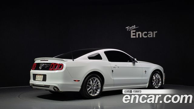 Ford Mustang 2014 — photo 2