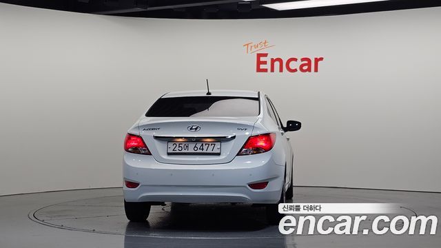 Hyundai Accent 2015 — photo 4