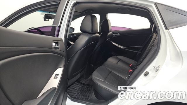 Hyundai Accent 2015 — photo 11