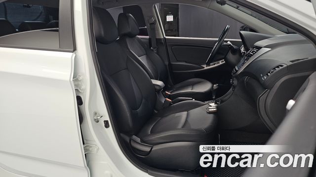 Hyundai Accent 2015 — photo 12