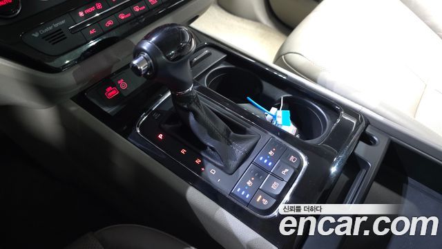 Kia Canival 2016 — photo 9