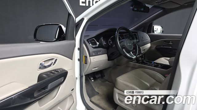 Kia Canival 2016 — photo 10