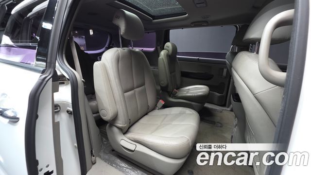 Kia Canival 2016 — photo 12