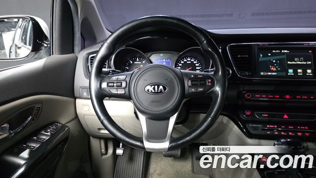 Kia Canival 2016 — photo 13