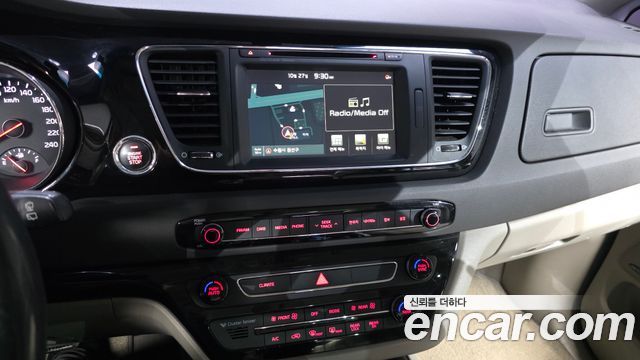 Kia Canival 2016 — photo 14
