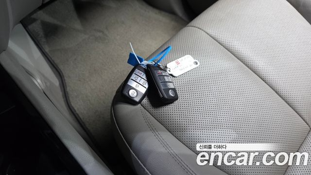 Kia Canival 2016 — photo 16