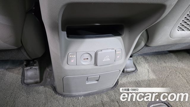Kia Canival 2016 — photo 18