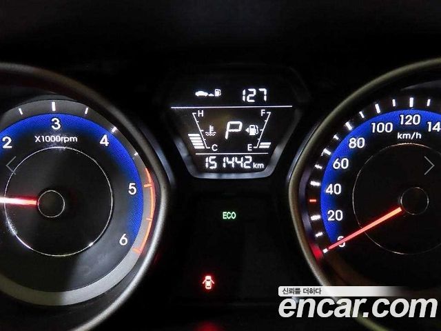 Hyundai AVANTE 2014 — photo 10