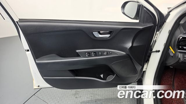 Kia Stonic 2018 — photo 14