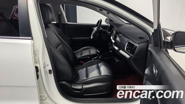 Kia Stonic 2018 — photo 16