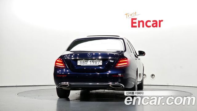 Mercedes-Benz E-Class 2019 — photo 4
