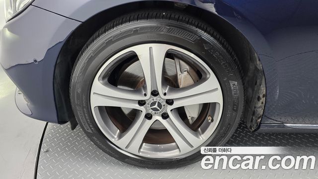 Mercedes-Benz E-Class 2019 — photo 5