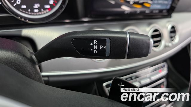 Mercedes-Benz E-Class 2019 — photo 12