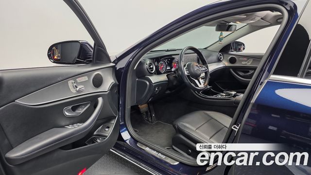 Mercedes-Benz E-Class 2019 — photo 13