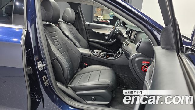 Mercedes-Benz E-Class 2019 — photo 17