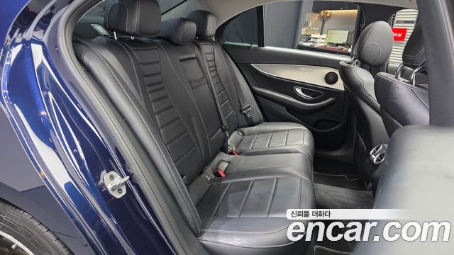 Mercedes-Benz E-Class 2019 — photo 18