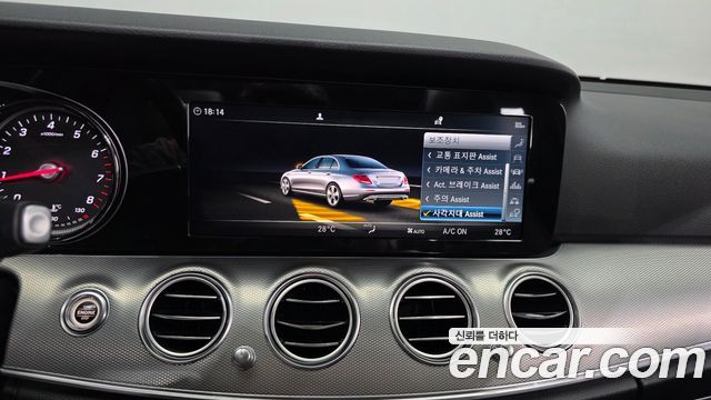 Mercedes-Benz E-Class 2019 — photo 22