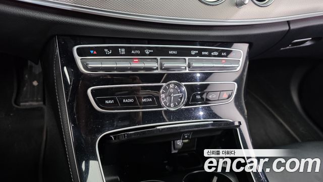 Mercedes-Benz E-Class 2019 — photo 23