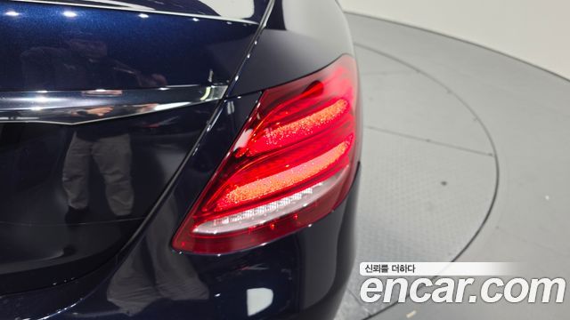 Mercedes-Benz E-Class 2019 — photo 9