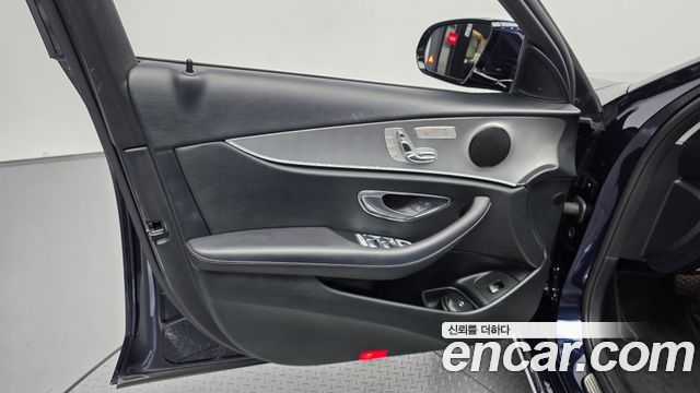Mercedes-Benz E-Class 2019 — photo 14